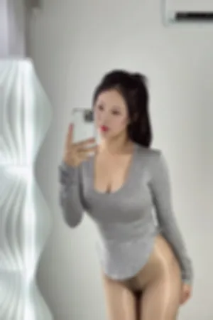 [FuLi]米友福利 灰色上衣 半脱 油亮黑丝 牛仔裤