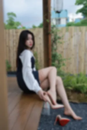 [WeiboGirl]微博红人 性感 深色 短裙套装 超薄肉丝 让人欲罢不能