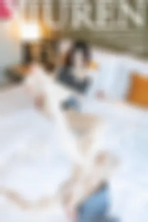 [XiuRen]秀人网 2024.02.07 No.8081 首套写真 白色上衣 灰色短裙 黑色蕾丝内衣