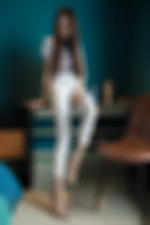 [WeiboGirl]微博红人 性感 短袖衬衫 七分白裤 露超薄肉丝 肉丝足尖