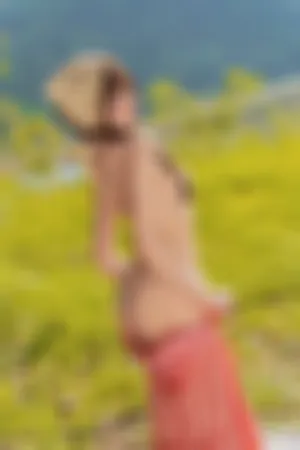 [WeiboGirl]微博红人 户外 吊带短裙 性感 白色 三点式内衣 绿野茶会