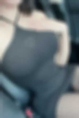 [FuLi]米友福利 豪车内 黑色 吊带包臀短裙 开档黑丝 黑丝翘臀装