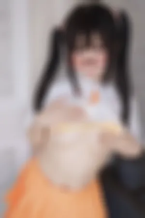 [WeiboGirl]微博红人 性感 白色短T 黄色百褶裙 白丝袜 混乱