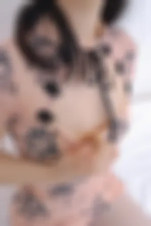 [WeiboGirl]微博红人 性感 粉色旗袍 超薄 无内白丝 月下006小夜