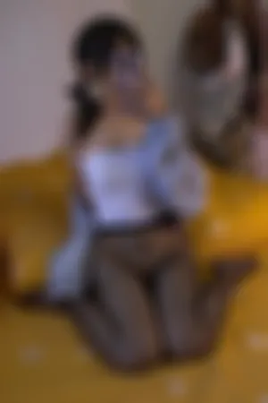 [WeiboGirl]微博红人 半脱 白色吊带 超薄 无内黑丝 月下007小夜