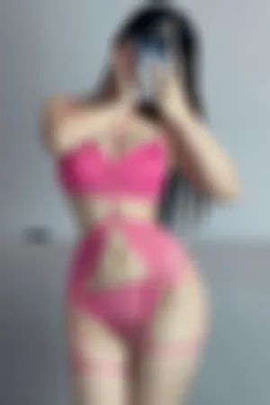 [WeiboGirl]微博红人 私房 自拍 性感 红色 蕾丝情趣内衣 秀丰满身材 粉红情