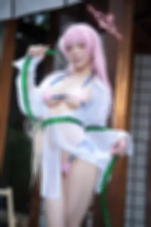 [Cosplay]角色扮演 户外 白衬衫 湿身 露粉色比基尼 一起凉快一下