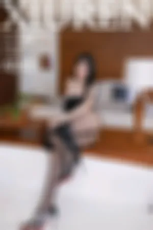 [XiuRen]秀人网 2024.04.19 No.8426 协议主题 黑色露肩吊带 皮裙 情趣内衣