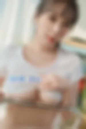 [FuLi]米友福利 半截白色上衣 露下乳 灰T版 Under-Boob