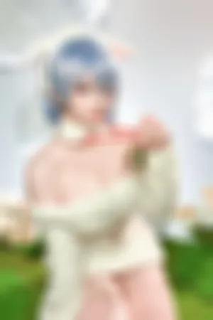 [Cosplay]角色扮演 户外花丛中 白色 绒毛服饰 蕾姆绵羊