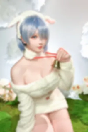 [Cosplay]角色扮演 户外花丛中 白色 绒毛服饰 蕾姆绵羊