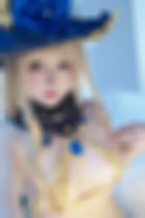 [Cosplay]角色扮演 金色内衣 秀油亮肌肤 娜维娅