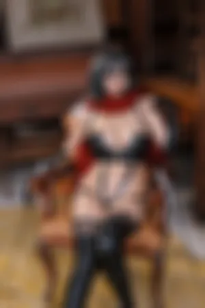 [Cosplay]角色扮演 户外 黑色 情趣皮质内衣 黑皮靴 Mikasa