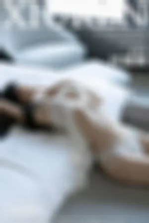 [XiuRen]秀人网 2025.02.10 No.9863 西安旅拍 连衣短裙 白色丝袜