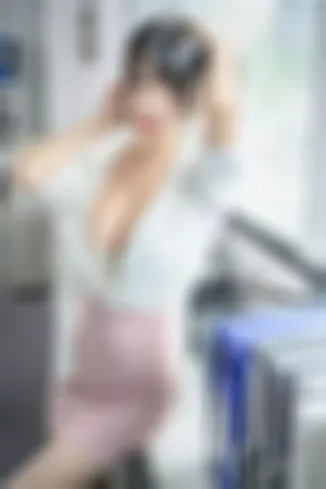 [Cosplay]角色扮演 忙露的职场 粉白裙