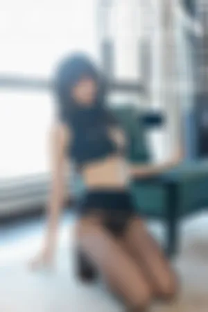 [XiuRen]秀人网 2025.10.20 No.10890 深色OL 黑丝 上海旅拍