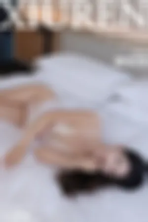 [XiuRen]秀人网 2025.11.10 No.10970 粉色 睡袍 肉色 丝袜